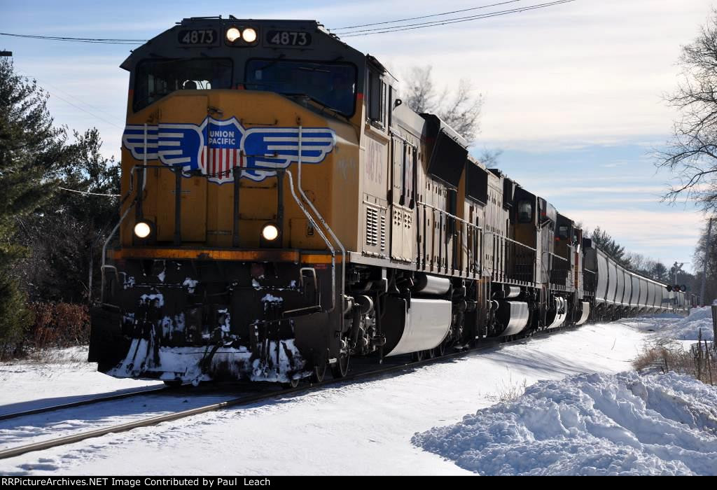 Westbound manifest approaches the diamond